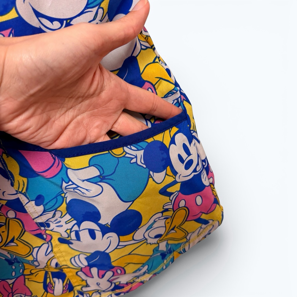 Disney Scrub Top Women’s M Mickey Minnie Pluto V-Neck Pockets Nurse Medical - Picture 6 of 13